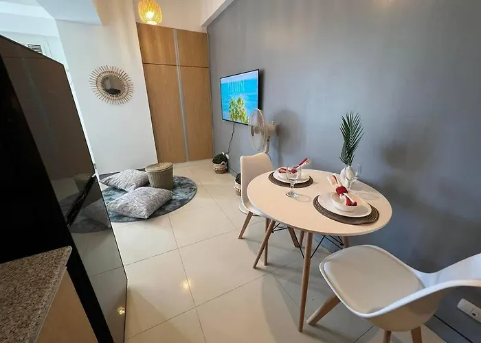 Chic And Cozy Viceroy Residences Taguig *